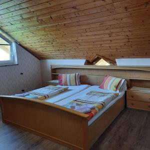 two beds in a room with a wooden ceiling at Ferienwohnung "Josephine" am Klopeinersee in Unterburg am Klopeiner See