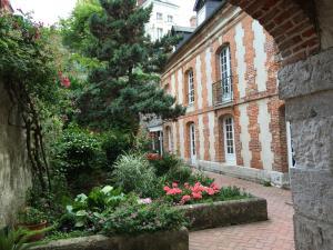 Foto dalla galleria di Le Petit Paradis a Honfleur