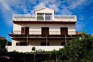 En balkong eller terrasse på House Iliskovic