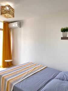a bedroom with a bed and a window at L'Escale, appt partagé, shared apartment in Pointe-à-Pitre