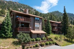 En generel udsigt til bjerge eller udsigt til bjerge taget fra kroen