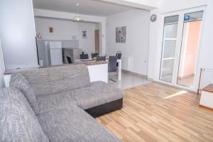 Kuchyň nebo kuchyňský kout v ubytování Apartment Bura + 16 fotografií