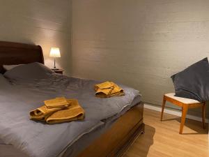 Postel nebo postele na pokoji v ubytování A cozy One-Bedroom basement apartment in RVK suburbs