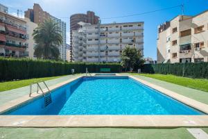 een zwembad in het midden van een gebouw bij Don Paco 12-B Deluxe Apartment Levante Beach in Benidorm