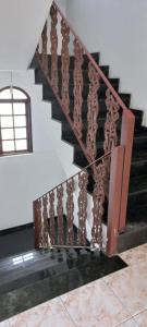 a staircase with wooden railings in a room at Casa Temporada em Aparecida com vista para Basílica in Aparecida