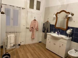 Kúpeľňa v ubytovaní Maison 1823 - Suites de charme à Garons
