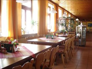 Restaurace v ubytování Berggasthof Lusen + 9 fotografií