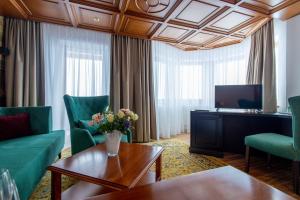 Telewizja i/lub zestaw kina domowego w obiekcie Hotel Seelos