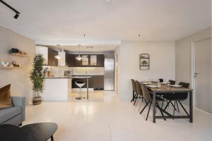 Et opholdsområde på ARCTIC HOMES - Downtown Penthouse + 13 billeder