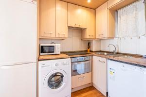 Kuchnia lub aneks kuchenny w obiekcie Niza 11-A Apartment Levante Beach