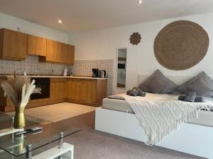 Kuchyň nebo kuchyňský kout v ubytování Kingsize Bett BOHO Apartment mit Tiefgarage nähe Salzburg