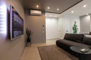 A seating area at Cactus Apartments 2