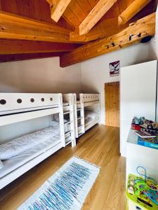 two bunk beds in a room with wooden ceilings at Alpenresidenz - CharmingStay in Flumserberg