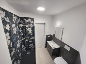 Koupelna v ubytování CASA CLEO + 18 fotografií