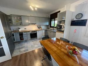 Kuchyň nebo kuchyňský kout v ubytování CASA PARAÍSO PISCINA TRANQUILIDAD