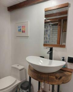 a bathroom with a white sink and a toilet at Polita Tiny House, con piscina, a 200m de la playa in Holbox Island
