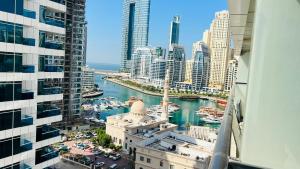 Fotografie z fotogalerie ubytování Elite Master Room in Dubai Marina Near Blue Water v Dubaji