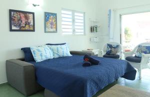 Rúm í herbergi á Lagoon Ocean Resort 2 bdrm/2bath with beach access