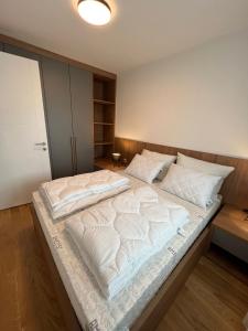 Postel nebo postele na pokoji v ubytování Apartman Zarić Jahorina - Snježna Dolina Resort