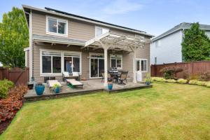 a house with a backyard with a patio at 3BR 2,5BA - Ready to move in - utensils, furniture and appliances in Renton
