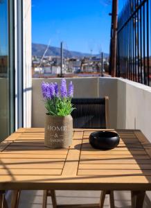 Balkón nebo terasa v ubytování Aiolos new Smyrni view loft suite