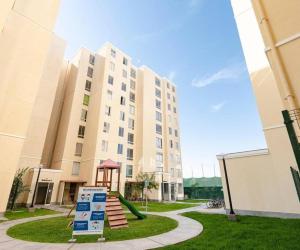 a large building with a playground in front of it at Vive Piura a tu manera in Piura