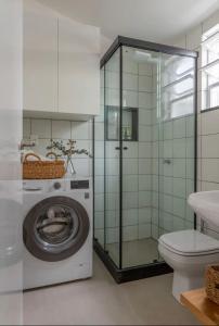 a bathroom with a washing machine and a toilet at STUDIO MONSIEUR 421 LEBLoN in Rio de Janeiro