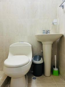a bathroom with a toilet and a sink at Apartamento Santa marta el rodadero in Gaira