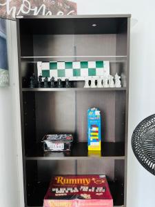 a shelf in a toy kitchen with a toy stove at Apartamento Santa marta el rodadero in Gaira
