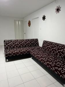 a living room with a couch in a room at Apartamento Santa marta el rodadero in Gaira