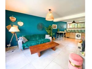 a living room with a green couch and a table at *Le Royal*Havre De Paix*Wifi* in Marseille