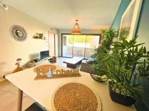 a living room with a table and some plants at *Le Royal*Havre De Paix*Wifi* in Marseille