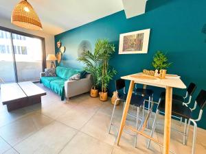 a living room with a couch and a table at *Le Royal*Havre De Paix*Wifi* in Marseille