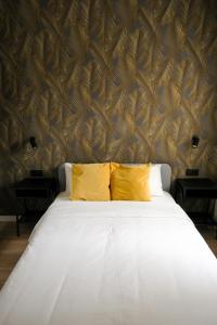 a bed with two yellow pillows in a room at Urban Oasis La Palma in Santa Cruz de la Palma