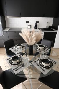 a dining room table with black chairs and a black and white kitchen at Urban Oasis La Palma in Santa Cruz de la Palma
