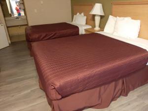 Postel nebo postele na pokoji v ubytování Centralia Inn