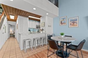 Kuchyň nebo kuchyňský kout v ubytování Top floor ocean view Maui Vista 3405