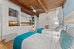 Postel nebo postele na pokoji v ubytování Top floor ocean view Maui Vista 3405