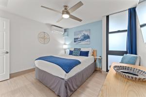 Postel nebo postele na pokoji v ubytování Top floor ocean view Maui Vista 3405