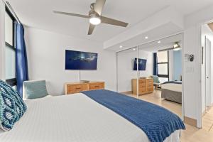 Postel nebo postele na pokoji v ubytování Top floor ocean view Maui Vista 3405