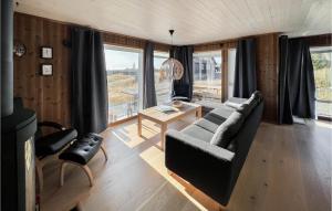 Гостиная зона в 4 Bedroom Lovely Home In Lillehammer