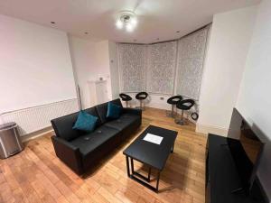 Seating area sa 2 bed garden flat West Dulwich FREE STREET PARKING