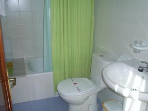 Ванная комната в Apartamentos Peña Ubiña