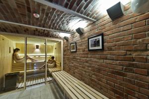 Televízia a/alebo spoločenská miestnosť v ubytovaní Hotel Fado Spa & Restaurant