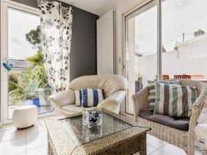 Posezení v ubytování Gîte charmant à Guérande: 3 ch., jardin clos, proche plages et commerces, parking privé, wifi inclus - FR-1-306-1259