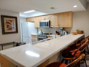 Kuchyň nebo kuchyňský kout v ubytování Beachview 206 Condominium Condo