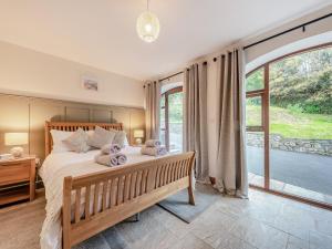 a bedroom with a bed with two stuffed animals on it at Bwlchygwynt in Llanwrda