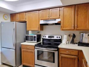 Dapur atau dapur kecil di Beachview 208 Condominium Condo +18 gambar