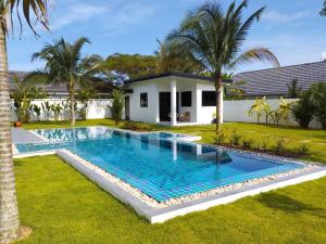 The swimming pool at or close to Bungalow Khao Lak