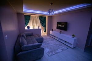a living room with a couch and a tv at Alpasio Rentals 2 in Galaţi